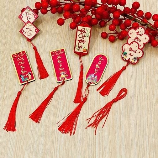 tag gỗ trang trí thiết kế in Uv khắc laser theo yêu cầu sỉ lẻ 10k/1cái