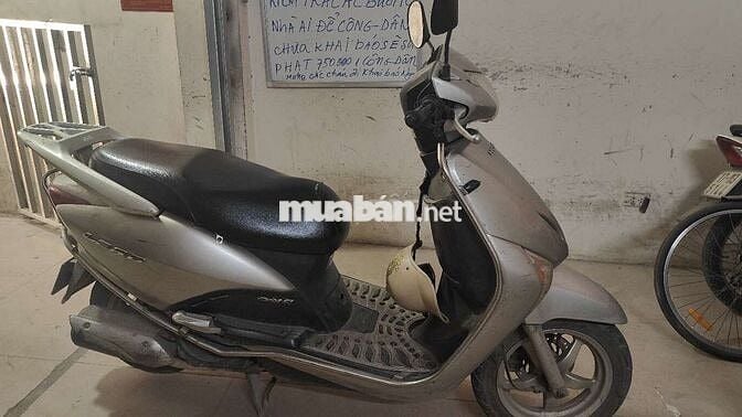 Xe lead đời 2011 màu bạc