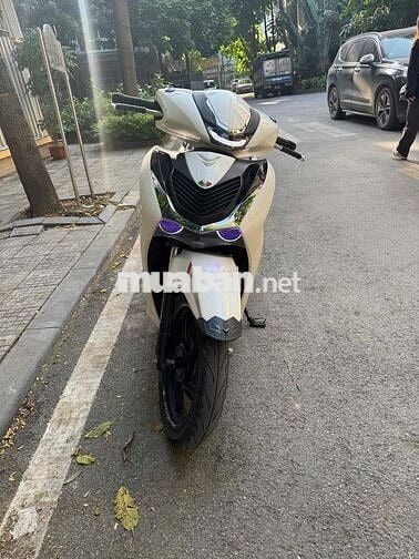 cần tiền bán gấp xe sh 150 ABS