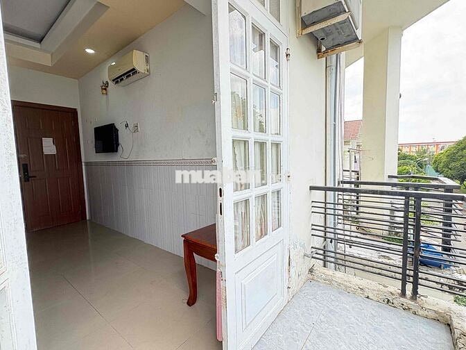 Phòng Ban Công 20m2, Khu Tên Lửa