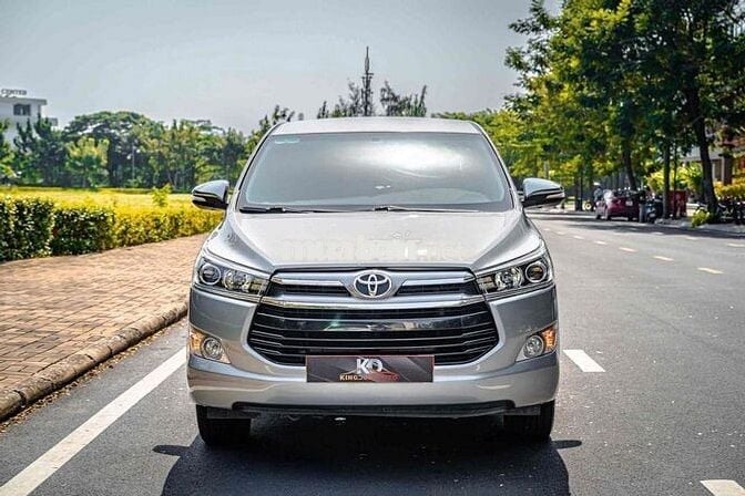 Toyota Innova 2017 2.0V Bạc 55.000 km