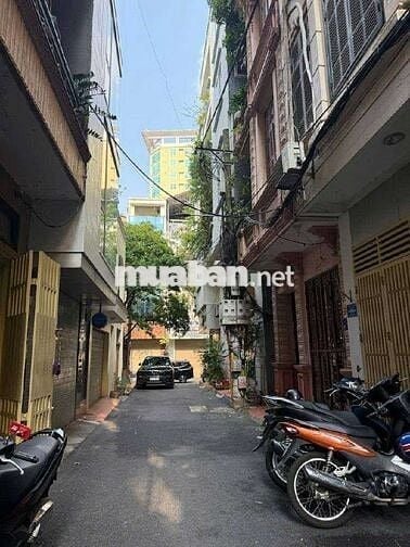 Ô tô đỗ cửa, qua nhà- trung tâm cầu giấy- xây mới- ở ngay