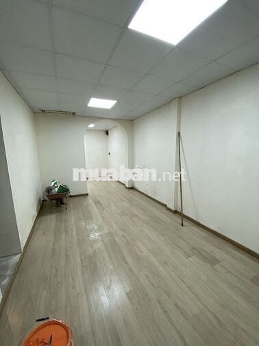 Cho thuê tầng 1 nhà ngõ 88 phố Trung Kính , Diện tích 60m2 riêng biệt