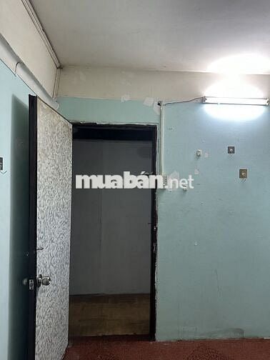 phòng lẩu một nhà đúc có cửa sổ 12m2