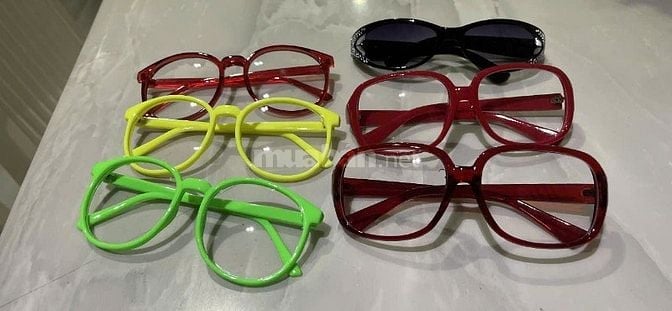 kính đeo mắt thời trang giá 4,000 đ
