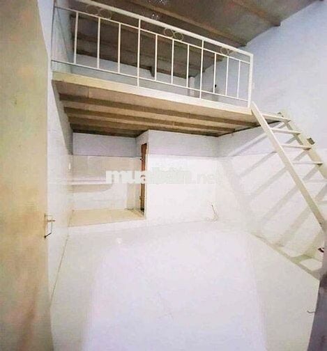 Phòng gác cao ngay vòng xoay An Lạc, toilét riêng, giờ tự do