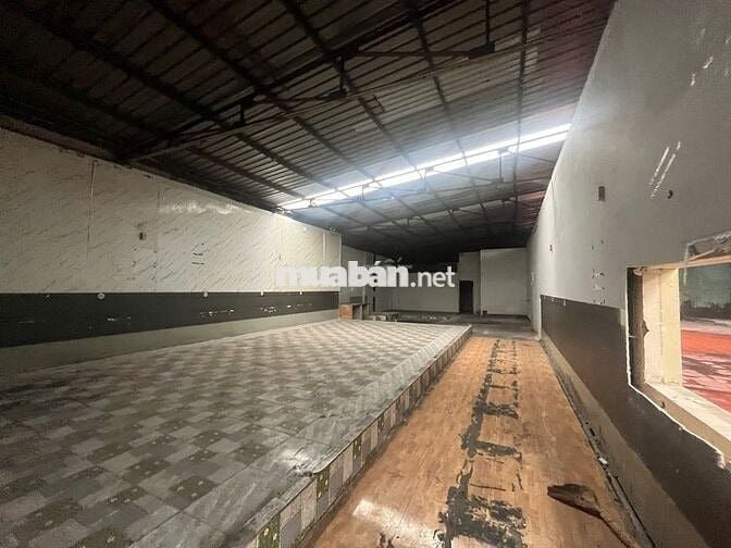 CHo thuê mbkd mặt tiền đường Tân quý 8x25m cấp 4 trống suốt