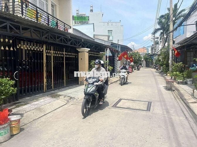 Nhà phố trệt lầu. Có 2PN. Sổ hồng chính chủ. Tại Lê Văn Lương - NB