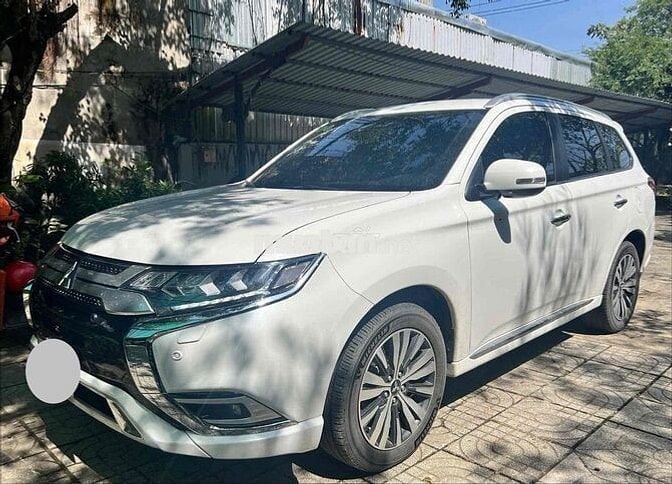 Mitsubishi Outlander siêu mới.