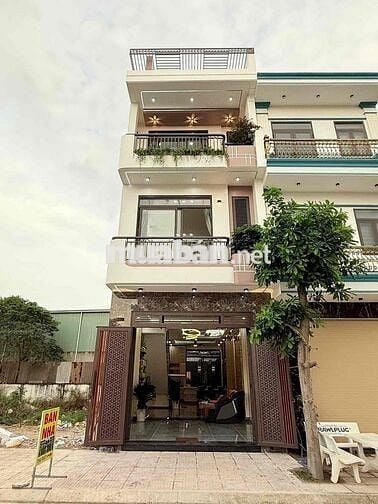 nhà sổ riêng hoàn công. sân ô tô nội thất cao cấp.thuận an