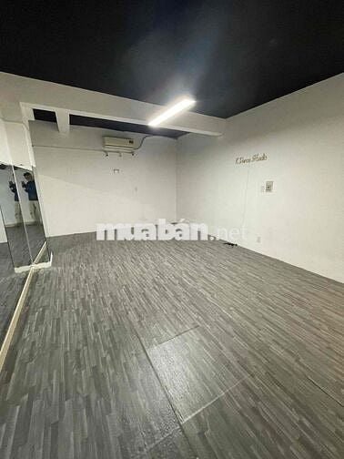 Văn phòng 40m mặt tiền Lâm Văn Bền sẵn máy lạnh free phí QL