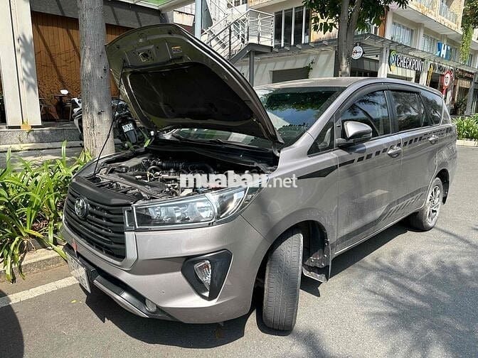 Toyota Innova E 2021 Số sàn 7c màu đồng ánh kim