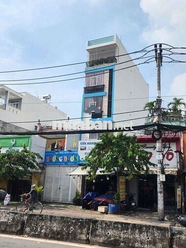 Nhà nguyên căn mặt tiền đường lớn 10pn,10wc. Dt sàn 500m2