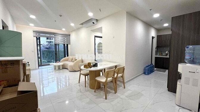 Cho thuê gấp Diamond Centery 2PN-2WC-2Bancol (86m2)hướng mát, nhà mới
