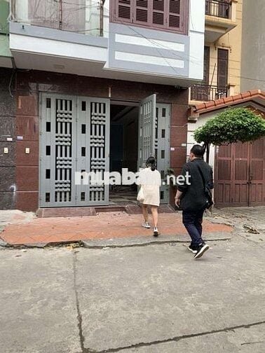 Cho thuê nhà liền kề B22 phố Trung Hòa - Diện tích 80m2 x 4,5 tầng