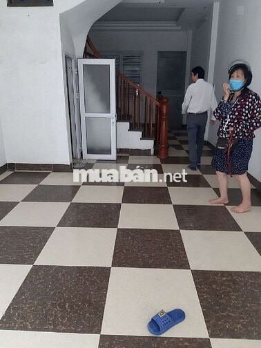 Nhà ngõ 91 phố Trần Duy Hưng, Dt 50m2 x 5 tầng mặt tiền 4m, ô tô đậu