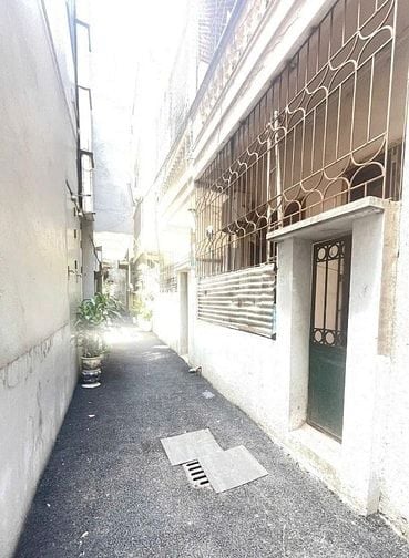 Cần bán gấp mảnh ĐẤT 48m² mặt tiền 4m, giá 10.8 tỷ phố Lạc Long Quân