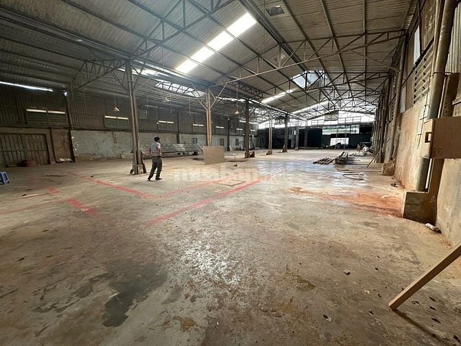Cho thuê kho Xưởng mặt tiền đg Nguyễn văn bứa hóc Môn DT 1600m2 65tr 