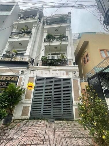 Bán nhanh căn nhà giá rẻ 9.5tỷ, 3 tầng và sân thượng,4 PN đường xe hơi