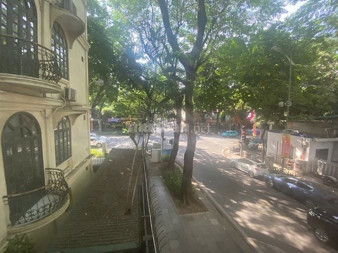 Cho thuê Trần Hưng Đạo view góc phố đẹp như tranh 60m2 18tr/tháng