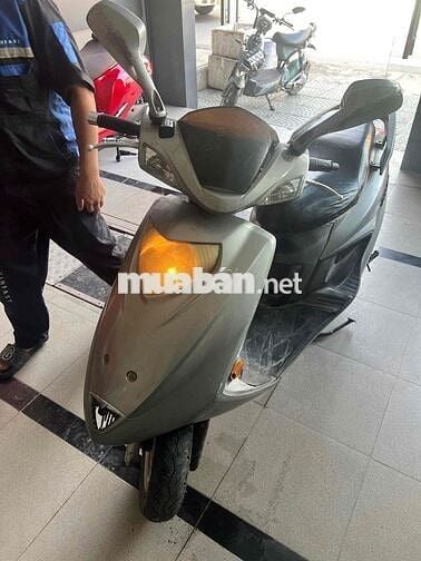 Suzuki Sapphire màu Xám