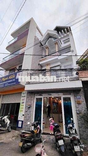 🆘🆘BÌNH TÂN-  67 m —   4.5 x 15Trệt  3lầu  san thượng  4 PN  HẺM 6 m