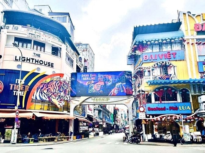 Nhỉnh 8 tỷ, có ngay nhà đẹp 4 tầng phố đi bộ Bùi Viện Q1