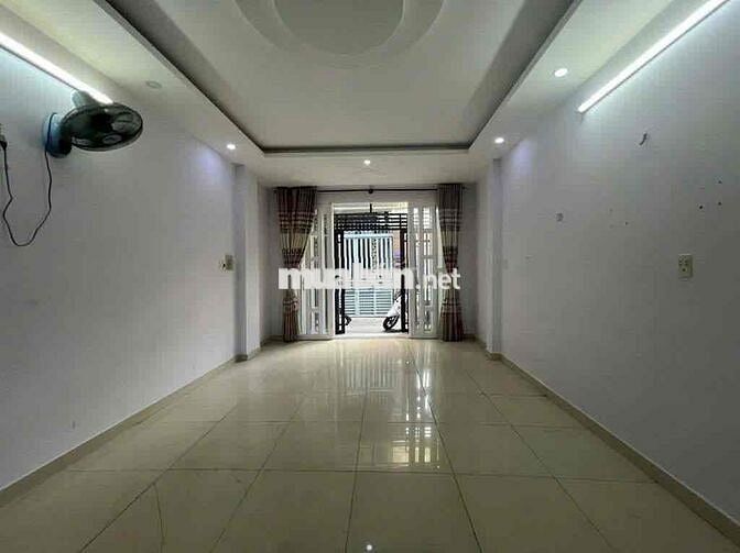 cho thuê nhà rộng,trung tâm 2p 11tr