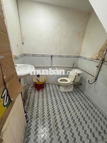 cho thuê nhà nhỏ hẻm xe tải đang sửa mới