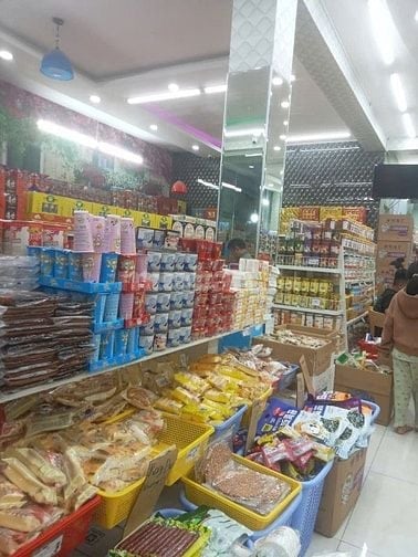 CỬA HÀNG BÁCH HOÁ CẦN 2 NHÂN VIÊN BÁN HÀNG TẠI QUẦY 