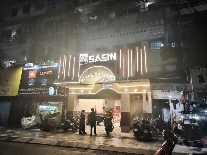 CẦN GẤP 1 NAM GIỮ XE QUÁN MÌ CAY TỪ 8H-20H Ở TRẦN HƯNG ĐẠO - QUẬN 1