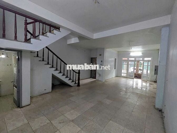 Mặt phố Việt Hưng - Nguyên Căn 96m2×3 Tầng - Cty, Vp,  KD