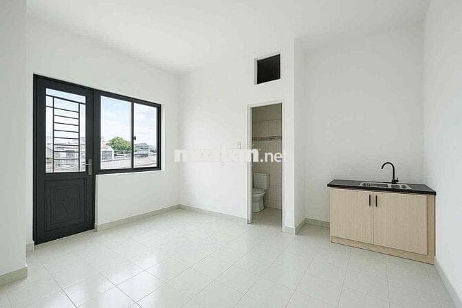 Studio Ban Công Diện Tích Rộng Gần Cầu Vượt Ngã 4 Ga