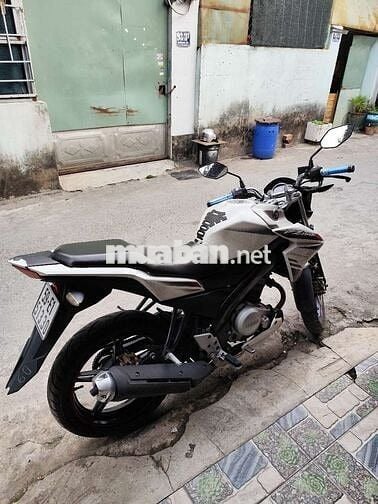 Xe Yamaha FZ150i đời 2014 màu trắng.