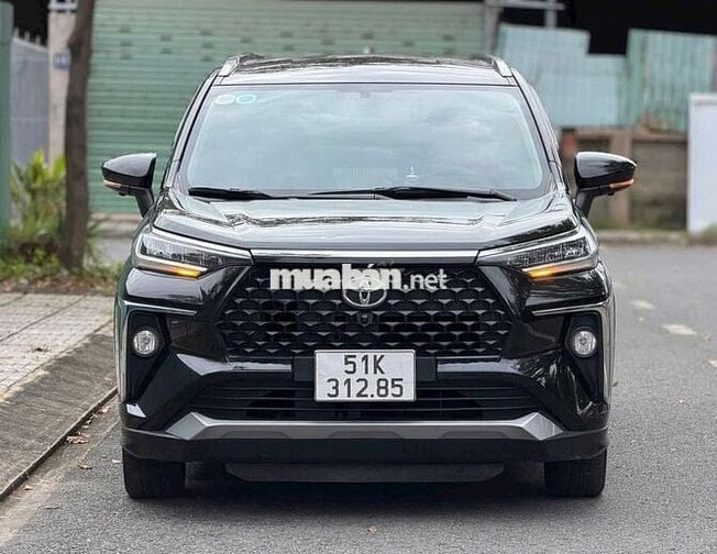 Toyota Veloz Cross Đen 7 chỗ