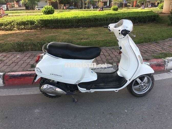 xe vespa piaggio màu trắng