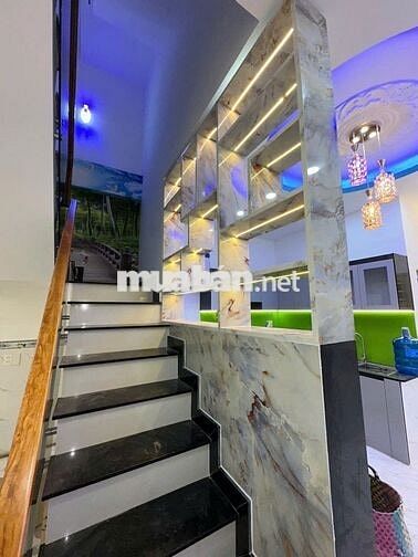 Nhà mặt tiền Q12 đường lớn 1trệt 2 lầu 4 phòng ngủ 3Wc nhà mới 100%