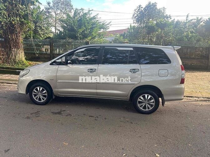 gd cần bán Toyota Innova 2015 E