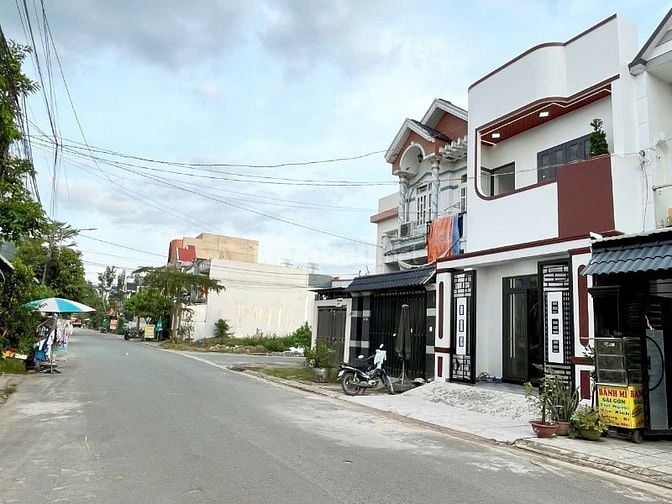 Bán nhà mới hoàn thiện - Chính chủ bán - đg nhựa 12m 