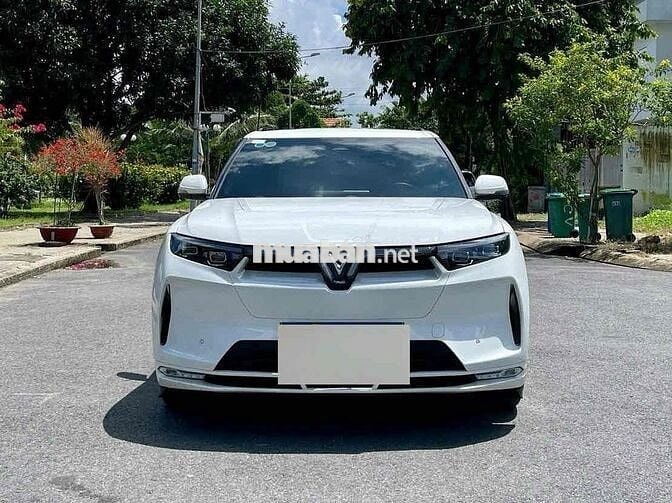 Vinfast VF9 Plus 2024 Trắng