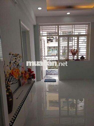 Cần bán căn hộ Phú Thọ, ngay mặt tiền Nguyễn Thị Nhỏ