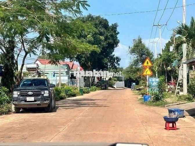 Cần bán 2 sào đất vườn có sẵn 223m thổ cư gần hồ Trị An, La Ngà