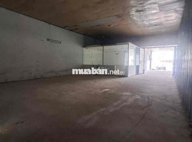 Kho đẹp diện tích 200m2 cần cho thuê gấp ở Nguyễn Bình có pccc