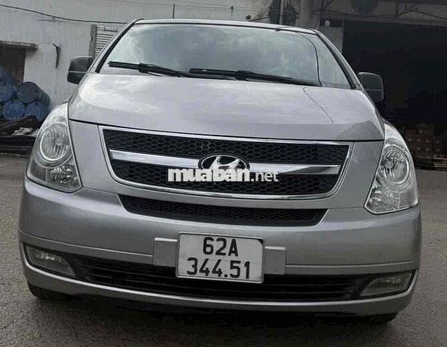 Hyundai Starex 9 chỗ Bạc