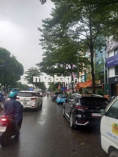 Bấn đất ngã tư Đường láng -Cầu Giấy 104 m2 mặt tiền 7 m KD