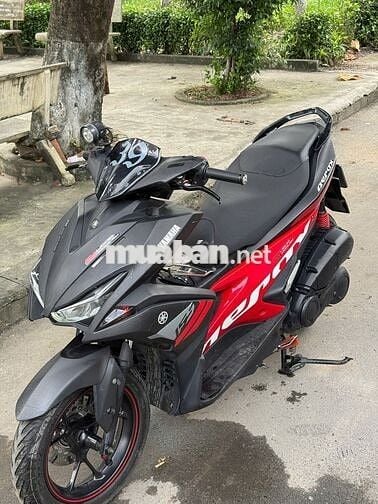 Yamaha NVX 2018 Đen đỏ