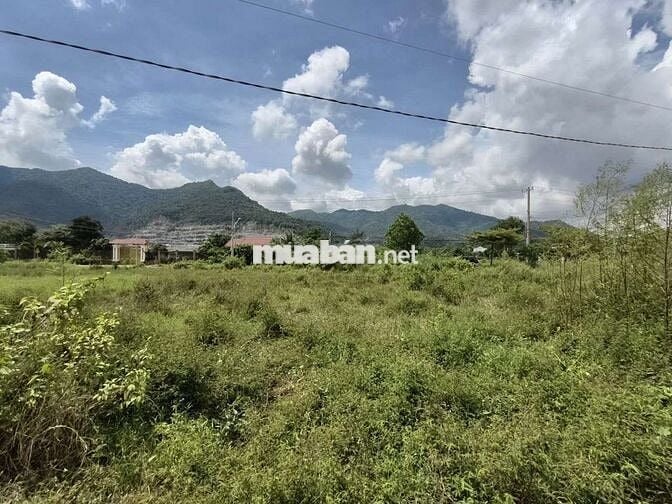Đất mặt tiền nhựa trước có view núi