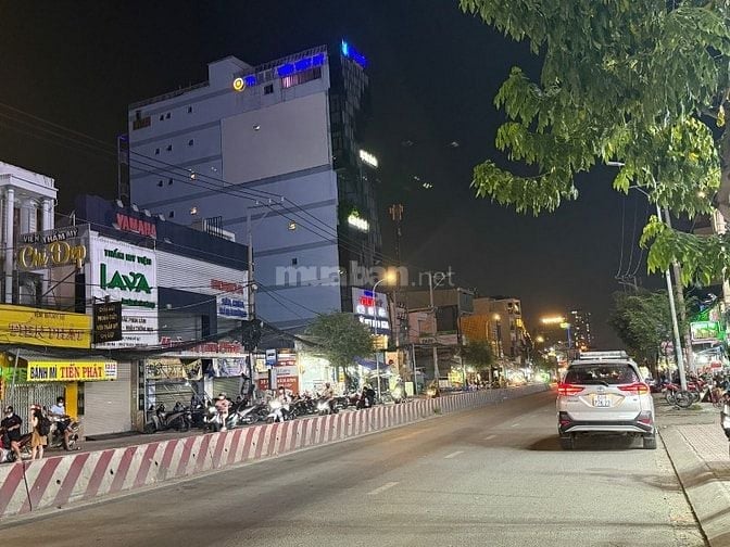 Bán nhà mặt tiền đường Huỳnh Tấn Phát Quận 7, DT 5,2x28 giá 20.9 tỷ