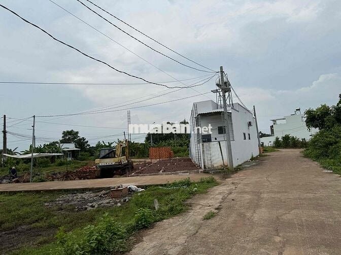 Kẹt tiền gấp bán nhà mới ở ngay 120m2,Long Khánh,Đồng Nai,đường ô tô