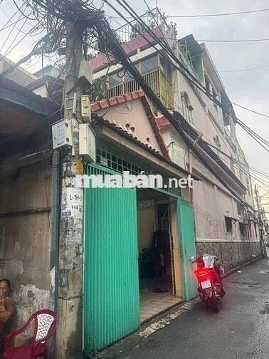 GỐC 2MT HỒNG BÀNG,nhà sạch sẽ 137,5m2 6PN, 3,5tấm vị trí đẹp đông đúc